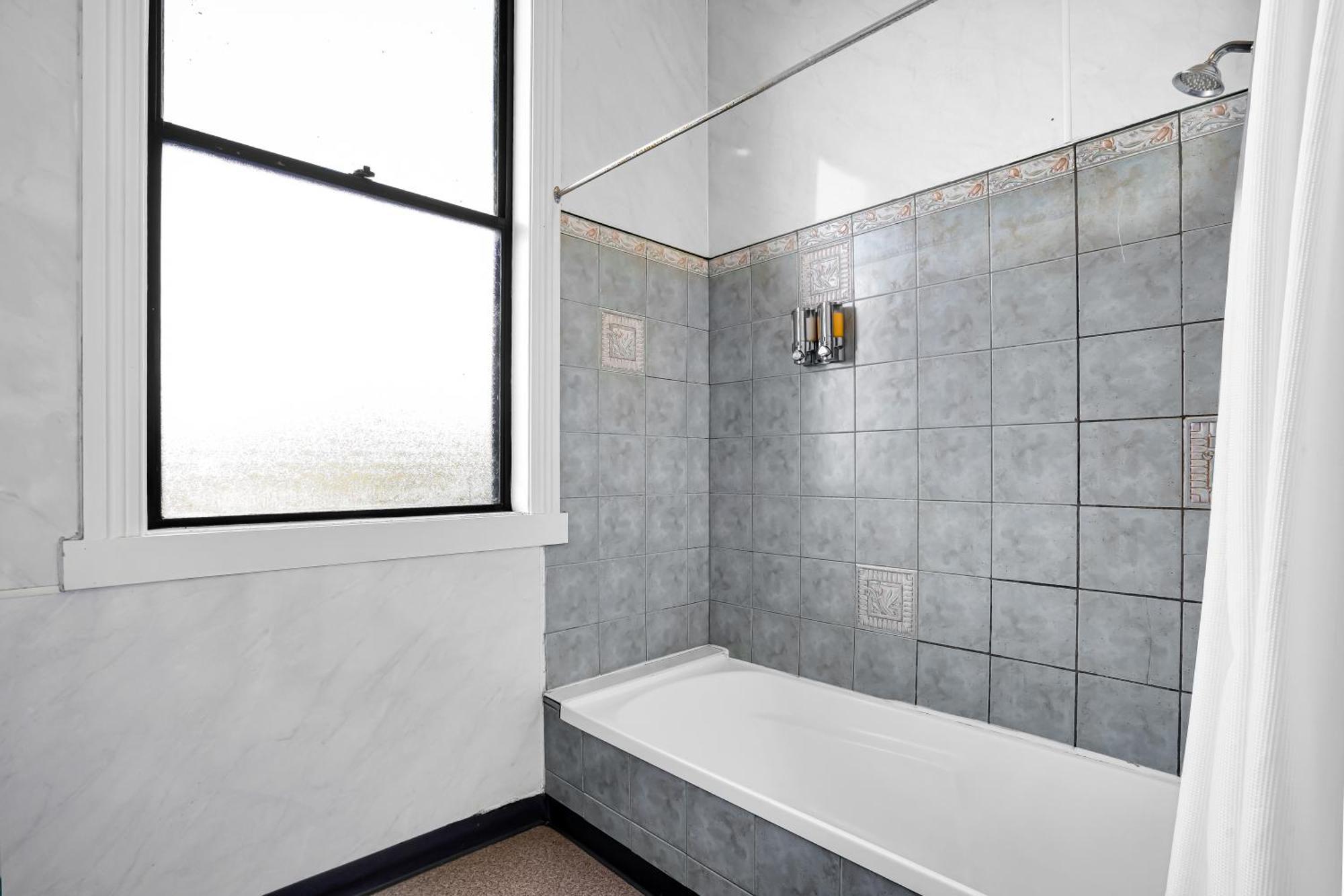 Bischoff Hotel Waratah Δωμάτιο φωτογραφία